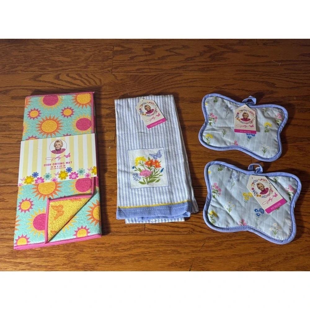 Dolly Parton Spring Collection Kitchen Accessories Lot - Kitchen Towels, Mitts
